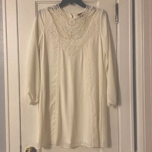 Brand new never worn Wranger white dress with lace detail. Size small